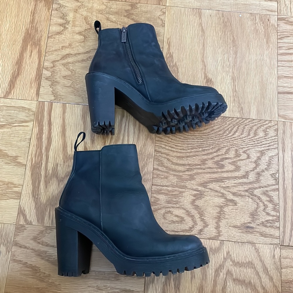 Magdalena Dr. Martens sz7  *FREE SHIP*